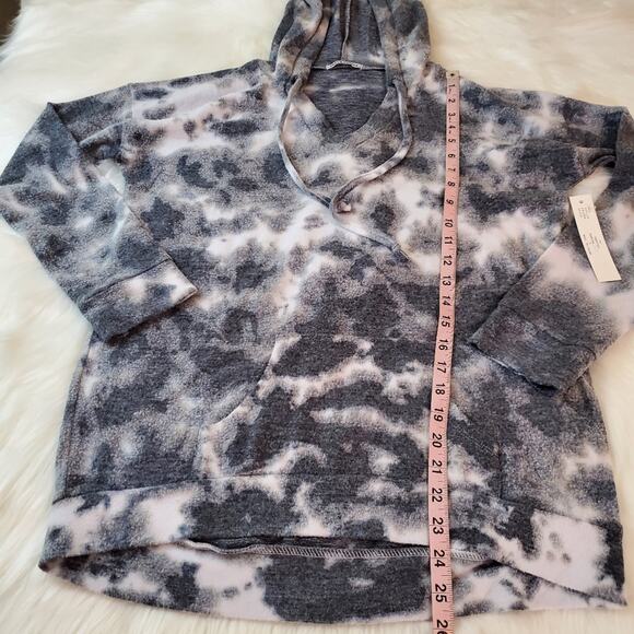 NWT MSRP $55 Theo & Spence Small Tie Dye V-Neck Hoodie - Picture 7 of 8